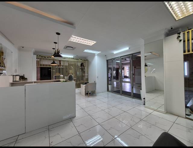 79M² RETAIL TO LET IN SUNNINGHILL